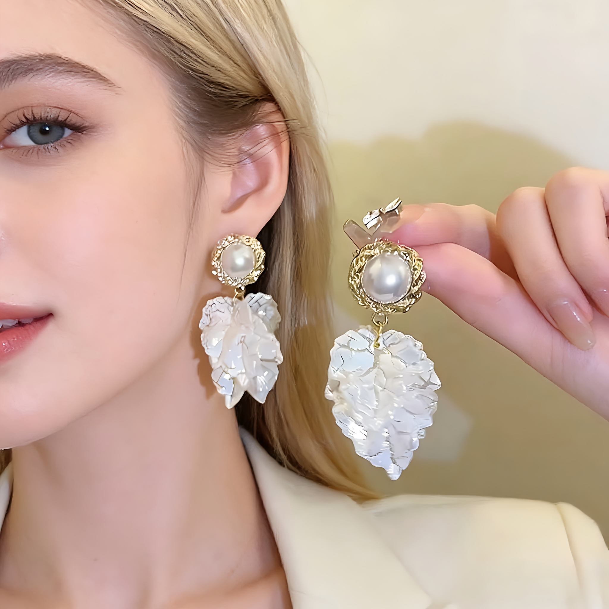 Women's Chinese-Style Cracked Ice Leaf Pendant with Pearl Imitation Earrings
